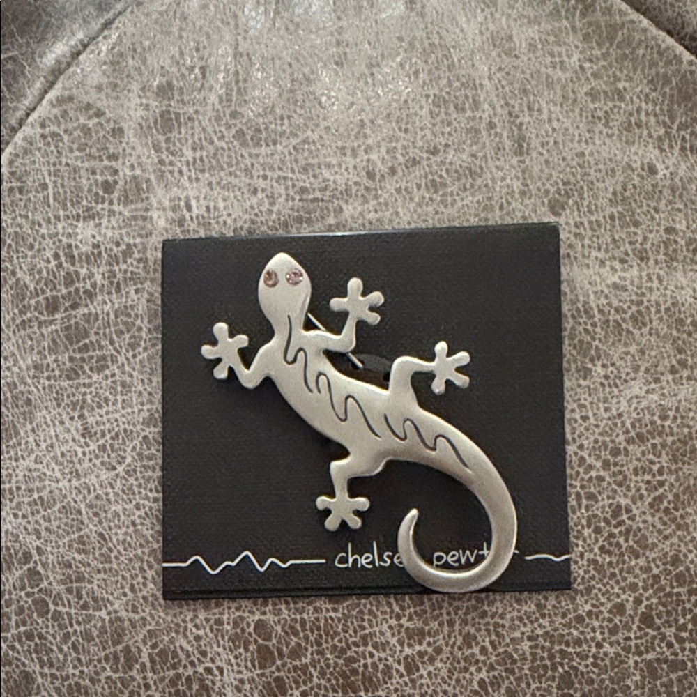 Chelsea Pewter Gecko Lizard Brooch Pin Crystal Eyes